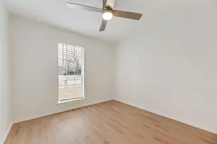 318 Boulder Ct, Burleson, TX 76028 - Photo 17