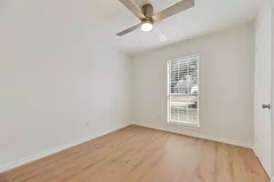 318 Boulder Ct, Burleson, TX 76028 - Photo 15