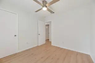 318 Boulder Ct, Burleson, TX 76028 - Photo 13