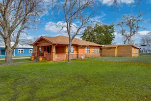 1101 S Locust St, Clarksville, TX 75426 - Photo 3