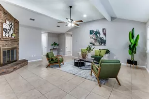 2673 Carrington Ln, Grand Prairie, TX 75052 - Photo 7