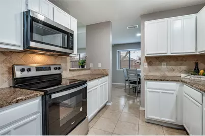 2673 Carrington Lane, Grand Prairie, TX 75052 - Photo 13