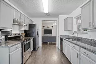 637 Cedar Ridge Ln, Burleson, TX 76028 - Photo 3