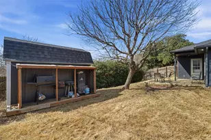 637 Cedar Ridge Ln, Burleson, TX 76028 - Photo 31