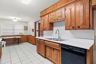 1600 Delta Dr, Arlington, TX 76012 - Photo 7