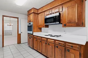 1600 Delta Dr, Arlington, TX 76012 - Photo 7