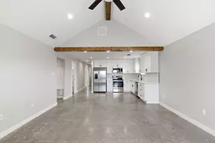 2314 Creekview Dr, Granbury, TX 76048 - Photo 3