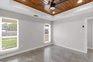 2314 Creekview Dr, Granbury, TX 76048 - Photo 11