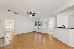 10110 Lakeview Dr, Aubrey, TX 76227 - Photo 7