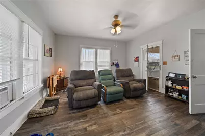 713 N Commerce Street, Gainesville, TX 76240 - Photo 9