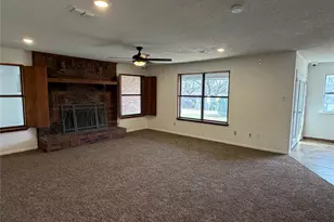 314 W 5th St, Springtown, TX 76082 - Photo 5