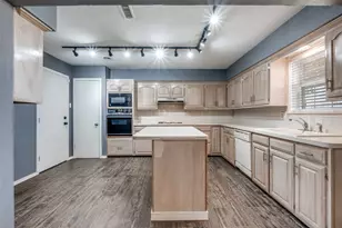 10430 Vistadale Dr, Dallas, TX 75238 - Photo 7