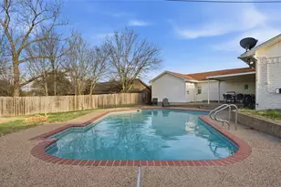 100 Hillside Dr, Hewitt, TX 76643 - Photo 3