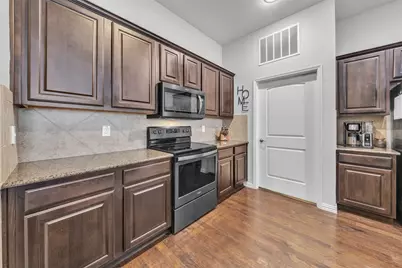 1025 W 10th Street #2105, Fort Worth, TX 76102 - Photo 13