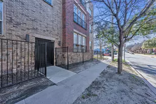 1025 W 10th St, Fort Worth, TX 76102 - Photo 3