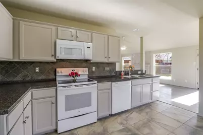 6600 W Lynn Creek Drive W, Arlington, TX 76001 - Photo 9