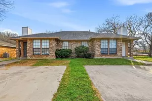 102 Oakwood Ln, Kennedale, TX 76060 - Photo 1