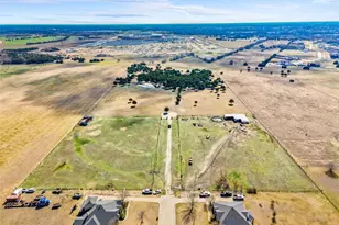 710 E Reindeer Rd, Lancaster, TX 75146 - Photo 1