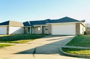 857 Robinson Ct, Grand Prairie, TX 75051 - Photo 1