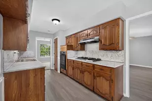 121 Hillside Ln, DeSoto, TX 75115 - Photo 11