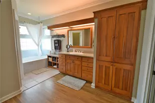 10015 Flight Plan Dr, Granbury, TX 76049 - Photo 19