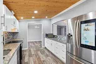 10112 Lavinder Ln, Crowley, TX 76036 - Photo 3