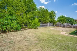 10820 Edgewater Dr, Benbrook, TX 76126 - Photo 11