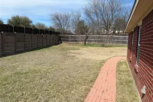 10820 Edgewater Dr, Benbrook, TX 76126 - Photo 13