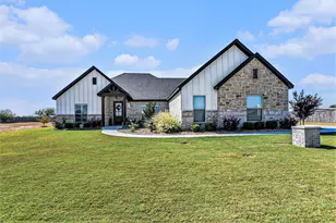 1024 Pioneer Xing, Weatherford, TX 76088 - Photo 1