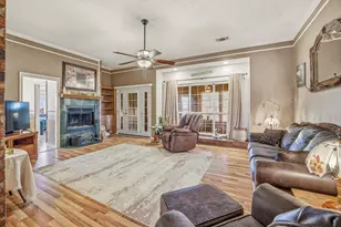 3903 Frisco Cir, Granbury, TX 76048 - Photo 7