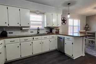 417 Wood St, Sanger, TX 76266 - Photo 5