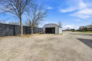 18020 Cindy's Ln, Justin, TX 76247 - Photo 37