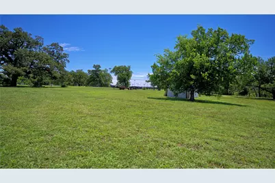 604 S Mill Street, Bowie, TX 76230 - Photo 5