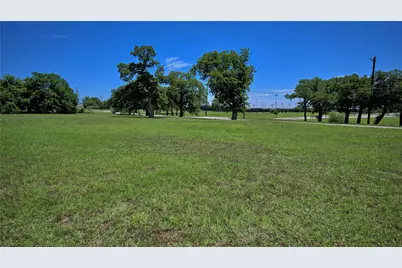 604 S Mill Street, Bowie, TX 76230 - Photo 3