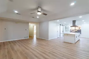 313 S Prairie St, Pilot Point, TX 76258 - Photo 5