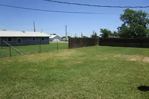 841 S 5th Ave, Munday, TX 76371 - Photo 7