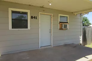 841 S 5th Ave, Munday, TX 76371 - Photo 9