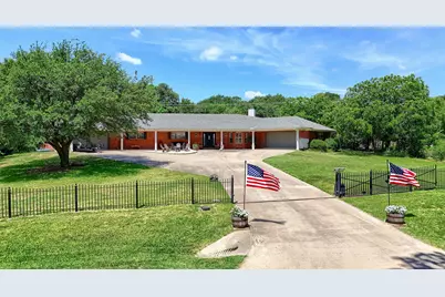 1246 Kiowa Drive W, Gainesville, TX 76240 - Photo 1