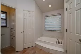 618 Stone Canyon Dr, Irving, TX 75063 - Photo 11