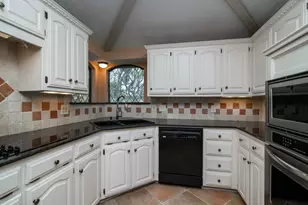 618 Stone Canyon Dr, Irving, TX 75063 - Photo 7