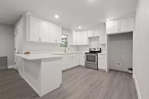 3624 Baylor St, Forest Hill, TX 76119 - Photo 9