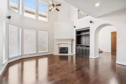 821 La Cima, Irving, TX 75039 - Photo 5