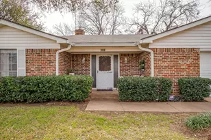 1116 Heather Ct, Benbrook, TX 76126 - Photo 3