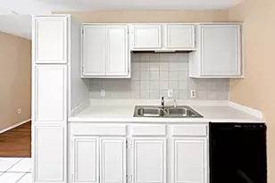 1302 Cardinal Oaks Dr, Mansfield, TX 76063 - Photo 11