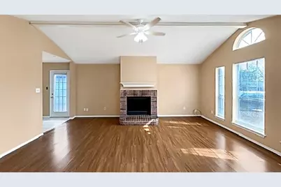 1302 Cardinal Oaks Drive, Mansfield, TX 76063 - Photo 7