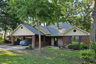 5731 N Cape Dr, Chandler, TX 75758 - Photo 1