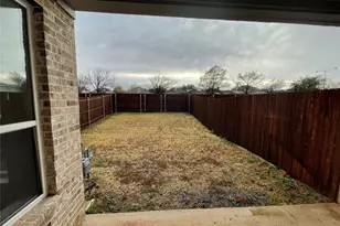 560 Hutchinson Ln, Lewisville, TX 75077 - Photo 17