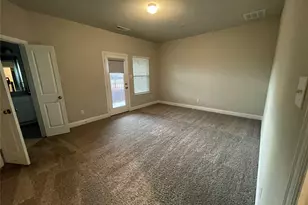 560 Hutchinson Ln, Lewisville, TX 75077 - Photo 5