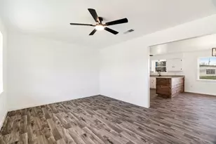 202 Circle Dr, Bogata, TX 75417 - Photo 7