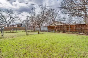 7207 Thurston Dr, Dallas, TX 75235 - Photo 23